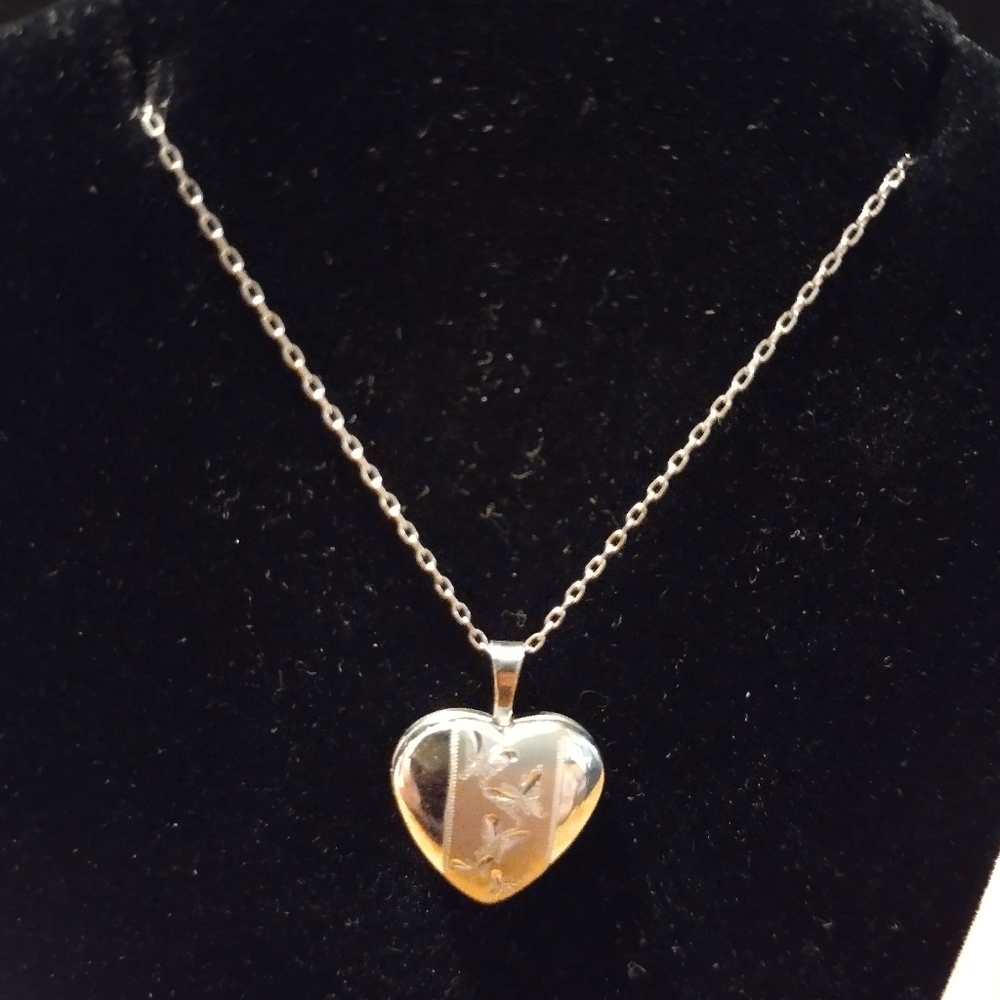 Vintage perfect sterling engravable locket
